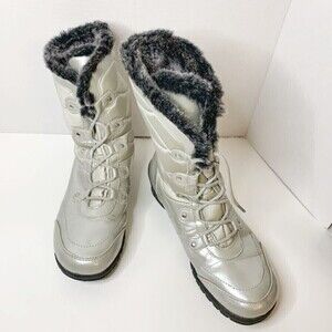 Khombu Silver Metallic Lace Up Nylon Angel Snow Moon Faux Fur Lined Boots